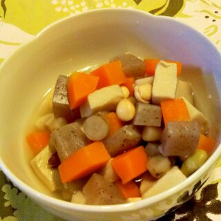 豆・高野豆腐・こんにゃく・根菜の煮物